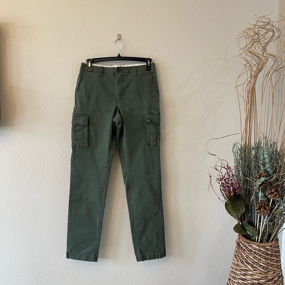 Young mens olive green cargo pants